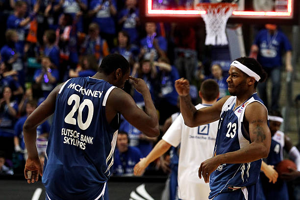 在关键的两 在关键的两