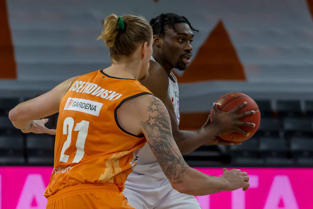 詹姆斯与安 詹姆斯与安