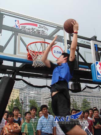 在更广泛人 在更广泛人